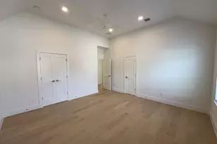 10607 Enclave Shadows Ct, Houston, TX 77043 - Photo 8