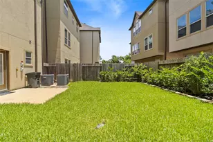 10607 Enclave Shadows Ct, Houston, TX 77043 - Photo 12
