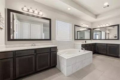 5110 W Lacey Garden Loop, Houston, TX 77018 - Photo 12