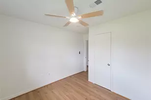 2605 W Dumble St, Alvin, TX 77511 - Photo 22