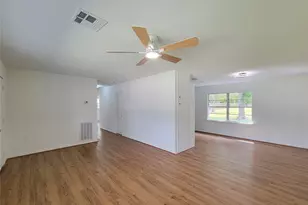 2605 W Dumble St, Alvin, TX 77511 - Photo 8