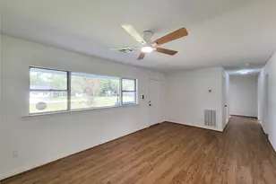 2605 W Dumble St, Alvin, TX 77511 - Photo 6