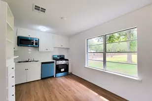 2605 W Dumble St, Alvin, TX 77511 - Photo 28
