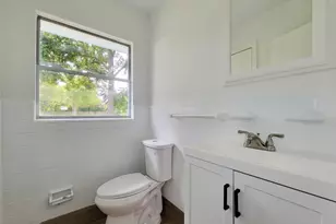 2605 W Dumble St, Alvin, TX 77511 - Photo 26