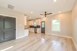 4723 Mallow St, Houston, TX 77033 - Photo 6