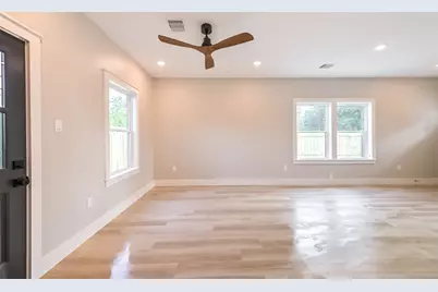 4723 Mallow Street, Houston, TX 77033 - Photo 10