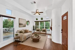 2716 Bagby St, Houston, TX 77006 - Photo 2