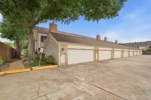864 Augusta Dr, Houston, TX 77057 - Photo 2
