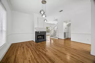 725 E 13th 1/2 St, Houston, TX 77008 - Photo 14