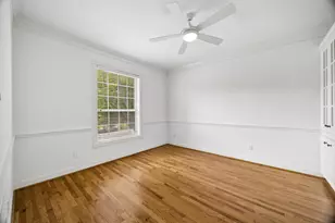 725 E 13th 1/2 St, Houston, TX 77008 - Photo 22
