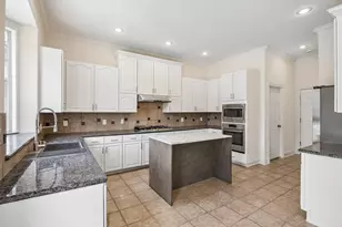 725 E 13th 1/2 St, Houston, TX 77008 - Photo 2
