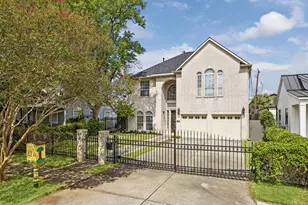 725 E 13th 1/2 St, Houston, TX 77008 - Photo 32