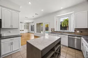 725 E 13th 1/2 St, Houston, TX 77008 - Photo 24
