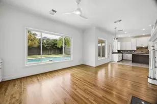 725 E 13th 1/2 St, Houston, TX 77008 - Photo 18