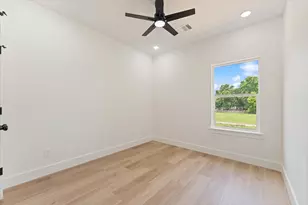 9109 Henrietta St, Houston, TX 77088 - Photo 24