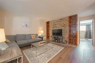 2201 Fountain View Dr, Houston, TX 77057 - Photo 8