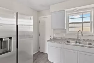 8001 S Loop E, Houston, TX 77012 - Photo 2