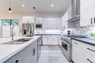 2103 Brimberry St, Houston, TX 77018 - Photo 10