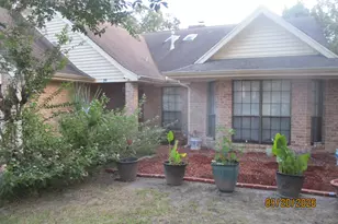 25 Dover Dr, Conroe, TX 77304 - Photo 2