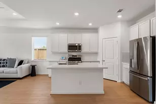 1210 Sugar Dr, Tomball, TX 77375 - Photo 10