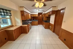 913 Cannan Dr, Angleton, TX 77515 - Photo 4