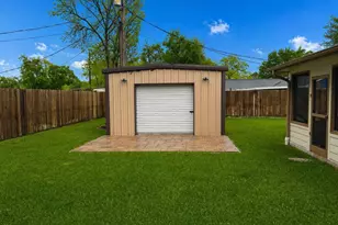 913 Cannan Dr, Angleton, TX 77515 - Photo 40