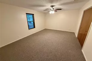 913 Cannan Dr, Angleton, TX 77515 - Photo 16