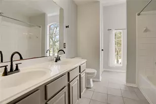 3302 S Bending Oaks Ln, Pearland, TX 77584 - Photo 8