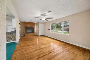 10241 Moorberry Ln, Houston, TX 77043 - Photo 2