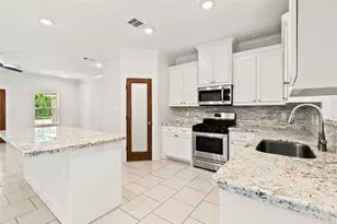 26 Nelson Ct, Jones Creek, TX 77541 - Photo 4