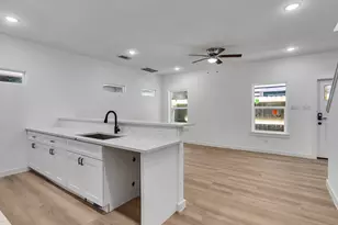 8629 Homewood Ln, Houston, TX 77028 - Photo 8