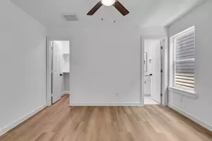 8629 Homewood Ln, Houston, TX 77028 - Photo 12