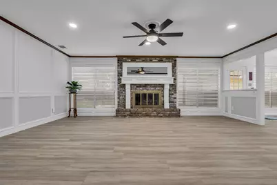9 Devonshire Drive, Conroe, TX 77304 - Photo 4