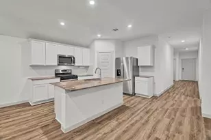 10002 Palm Royal Dr, Baytown, TX 77521 - Photo 4