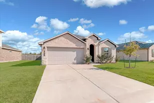 10002 Palm Royal Dr, Baytown, TX 77521 - Photo 2
