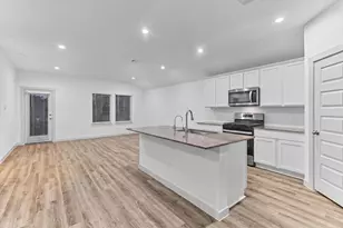 10002 Palm Royal Dr, Baytown, TX 77521 - Photo 10