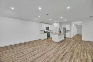10002 Palm Royal Dr, Baytown, TX 77521 - Photo 8