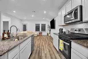 10002 Palm Royal Dr, Baytown, TX 77521 - Photo 8