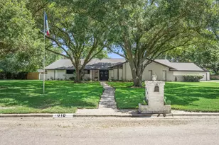 618 Melody Ln, Eagle Lake, TX 77434 - Photo 2