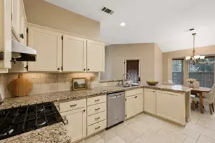 6204 London Cir, Bryan, TX 77802 - Photo 6