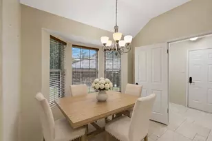 6204 London Cir, Bryan, TX 77802 - Photo 8