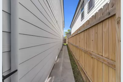 8124 Sterlingshire Street #A, Houston, TX 77078 - Photo 10