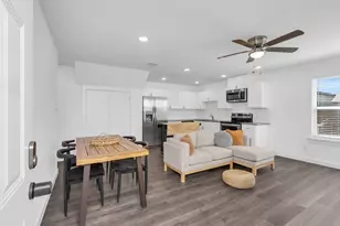 8124 Sterlingshire St, Houston, TX 77078 - Photo 2