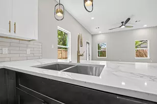 415 Neyland St, Houston, TX 77022 - Photo 10