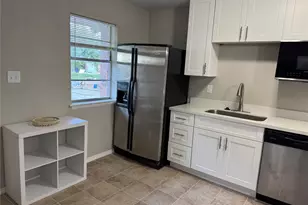 606 Linda Ln, Alvin, TX 77511 - Photo 2
