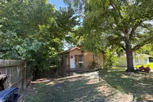 305 Liberty St, Brenham, TX 77833 - Photo 2