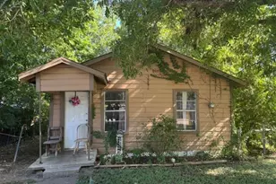 305 Liberty St, Brenham, TX 77833 - Photo 1
