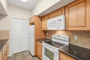2025 Augusta Dr, Houston, TX 77057 - Photo 10
