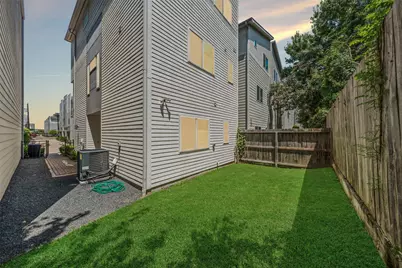 314 Eado Park Circle, Houston, TX 77020 - Photo 2