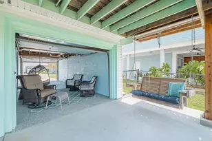 1021 Redfish St, Hitchcock, TX 77563 - Photo 4